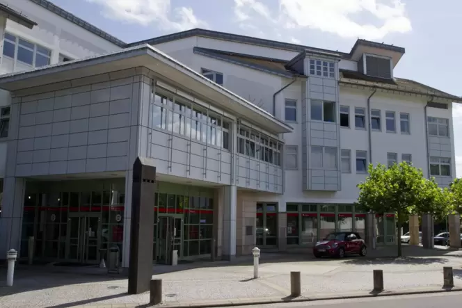 Der Hauptsitz der Sparkasse Donnersberg in Rockenhausen. Der Hauptsitz der Sparkasse Donnersberg in Rockenhausen.