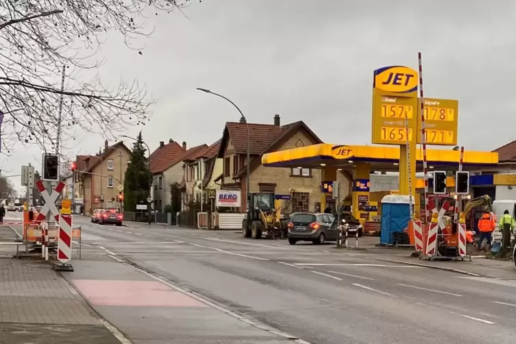 Defekt: Schrankenbetrieb von Hand in der Wormser Landstra&szlig;e.