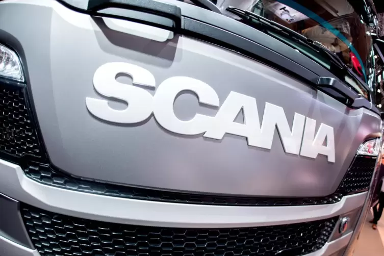 Das Unternehmen Scania sprach über 14 Jahre hinweg mit fünf anderen Lkw-Herstellern Verkaufspreise ab.