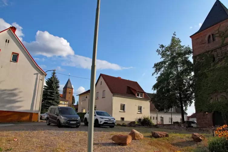 Soll als „Kommunikationsplatz“ umgestaltet werden: Die etwa 400 Quadratmeter große Fläche vor dem Kulturzentrum „Alte Kirche“.