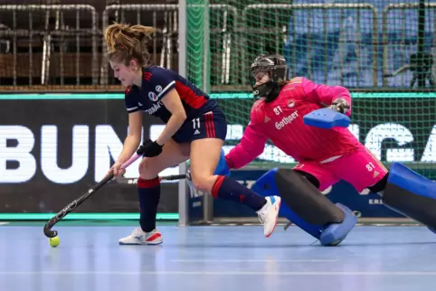 Im Penaltyschießen eiskalt: Sonja Zimmermann sichert den Damen des Mannheimer HC die Endspielteilnahme gegen Rot-Weiss Köln. 