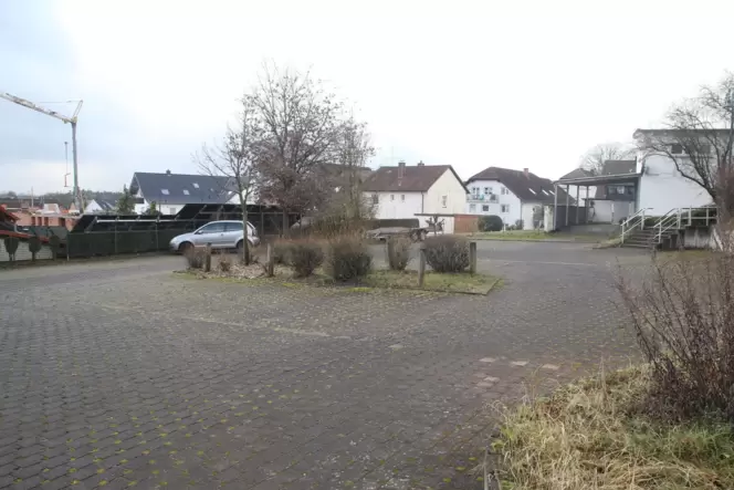 Noch nicht fix: der Standort auf dem Park+Ride-Parkplatz hinter dem Kübelberger Dorfplatz. Anwohner übten Kritik. Noch nicht fix: der Standort auf dem Park+Ride-Parkplatz hinter dem Kübelberger Dorfplatz. Anwohner übten Kritik.