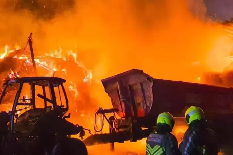 Hoher Sachschaden bei Scheunenbrand im Hunsrück