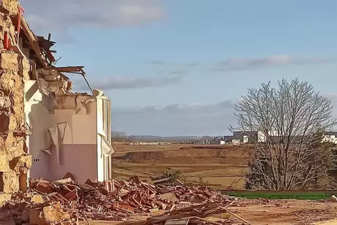 Der Bauernhof, der dem Industriegebiet Steitzhof seinen Namen gab, wird derzeit abgerissen. 