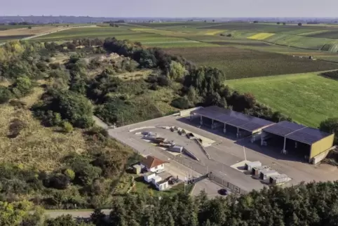 Blick auf das Wertstoffwirtschaftszentrum Süd bei Billigheim-Ingenheim. 