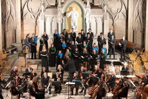 Beim Konzert zur Orgeleinweihung in der Speyerer Gedächtniskirche: die Evangelische Jugendkantorei der Pfalz unter der Leitung v