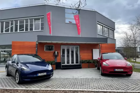 Der neue Tesla Store.