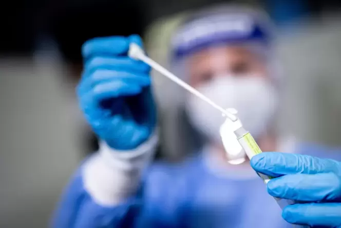 Wenn der Antigentest oder der PCR-Test positiv ausfällt, gibts nur eins: Isolation. Wenn der Antigentest oder der PCR-Test positiv ausfällt, gibts nur eins: Isolation.