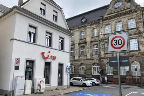 Einmündung der Mühlturmstraße in die Bahnhofstraße: Wie entwickelt sich hier der Verkehr? Einmündung der Mühlturmstraße in die Bahnhofstraße: Wie entwickelt sich hier der Verkehr?