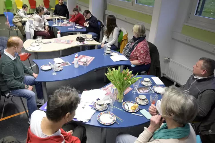Treffen des &bdquo;Club 86&ldquo;. Das Thema Inklusion behinderter Menschen, dem sich der Club verschrieben hat, liegt vorerst auf Eis, bekl