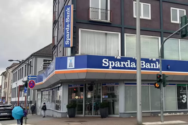 Ab dem 1. April ist die Sparda-Bank-Geschäftsstelle in der Schlossstraße nur noch eine Selbstbedienungsfiliale mit Automaten. 