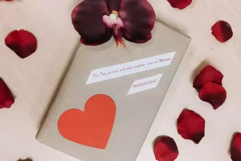 Was fürs Herz: unbekannter Liebesroman aus der Stadtbibliothek. Was fürs Herz: unbekannter Liebesroman aus der Stadtbibliothek.