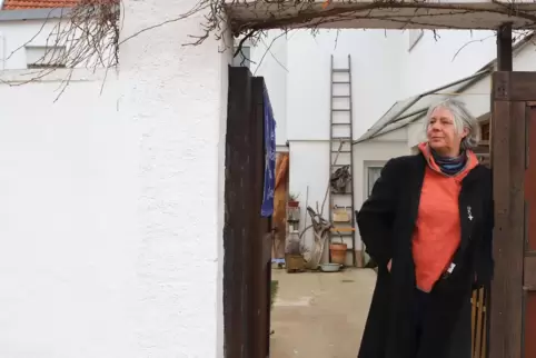 Beate Schütz möchte ihr Haus in Offenbach in diesem Jahr verkaufen. Seit 1992 lebt sie in der „Villa Kunterbunt“, wie sie sagt, 