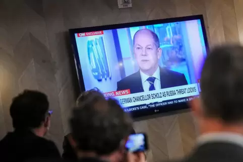 Unmittelbar nach seiner Pressekonferenz mit Präsident Joe Biden trat Bundeskanzler Olaf Scholz beim US-Sender CNN auf – und zwar
