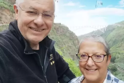 Glücklich in Spanien: Volker und Nelly Reinle-Carayon. Glücklich in Spanien: Volker und Nelly Reinle-Carayon.
