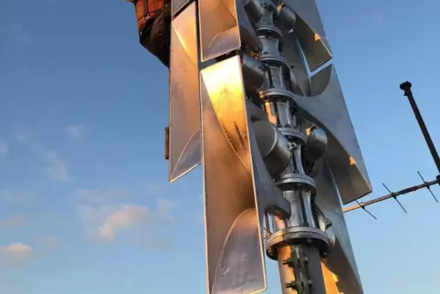 Auf der Festhalle in Dudenhofen: die neue Sirenenanlage.