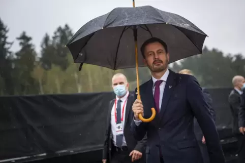 Ministerpräsident Eduard Heger sagte, der Stationierungsvertrag werde die Sicherheit des Landes erheblich verbessern.