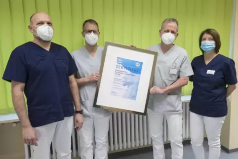  Kompetente Helfer bei extremem Übergewicht: Die Ärzte Markus Naumann, Dirk Bleymehl und Peter Jung präsentieren gemeinsam mit A