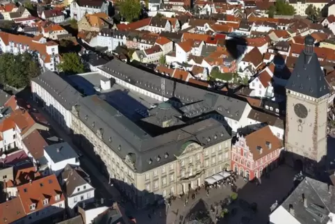 Prägend am Rand der Speyerer Altstadt: Gebäudekomplex der Postgalerie. Prägend am Rand der Speyerer Altstadt: Gebäudekomplex der Postgalerie.