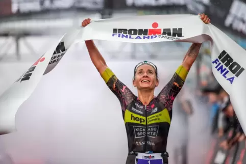 Iron womanLaura Philipp nach ihrem deutlichen Sieg beim EM-Rennen in Finnland im August 2021. Iron womanLaura Philipp nach ihrem deutlichen Sieg beim EM-Rennen in Finnland im August 2021.