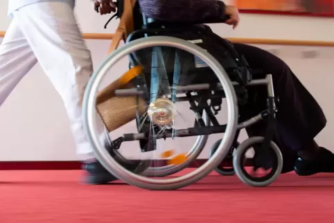 Mit der einrichtungsbezogenen Impfpflicht sollen vor allem Alte und Kranke geschützt werden. 