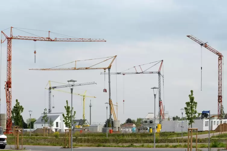 Wenn in Neuhofen ein Neubaugebiet ausgewiesen werden könne – hier die rege Bautätigkeit im Gebiet Birkenhorst-Kupfernagel vor gu
