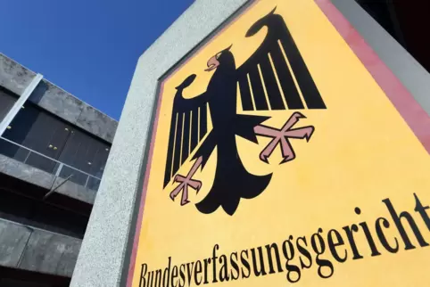 Die Entscheidung über die Verfassungsmäßigkeit der Impfpflicht im eigentlichen Verfahren steht noch aus.