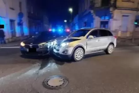 Die Unfallstelle war laut Polizei eine Stunde lang gesperrt.