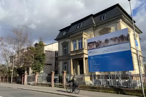 Als ein „etwas schwieriges Projekt“ bezeichnet VR-Bank-Vorstandssprecher Rudolf Müller den Um- und Neubau im Frankenthaler Stadt