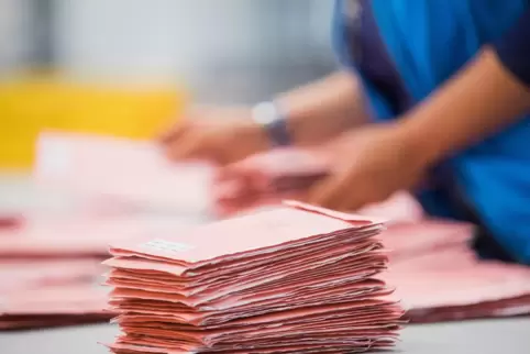 Die Stadt Saarbrücken rechnet bei der kommenden Landtagswahl im Saarland mit einer hohen Briefwahlbeteiligung. 