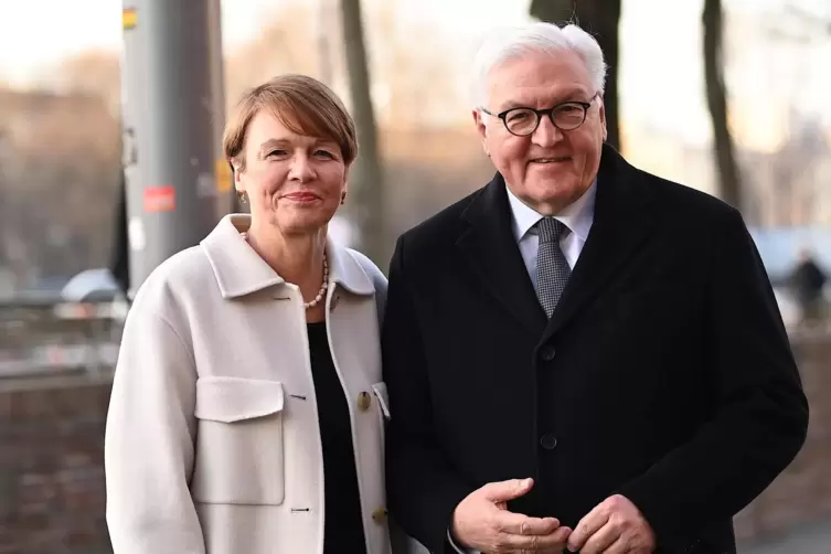 Bundespräsident Frank-Walter Steinmeier und seine Frau Elke Büdenbender am Sonntagmorgen in Berlin. 