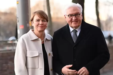 Bundespräsident Frank-Walter Steinmeier und seine Frau Elke Büdenbender am Sonntagmorgen in Berlin. 