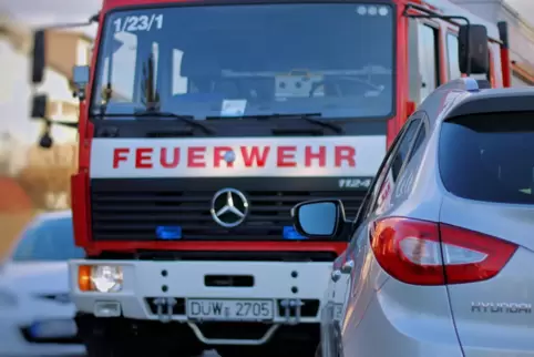 Behinderung eines Einsatzfahrzeugs der Feuerwehr in der Bahnhofstraße in Wachenheim
