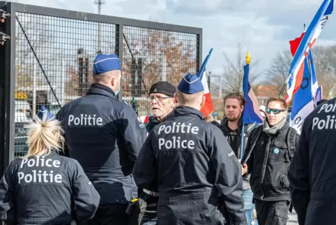 Die belgische Polizei versuchte am Montag in Brüssel, Proteste gegen die Corona-Maßnahmen zu unterbinden.