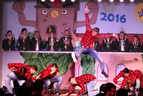 Ein Bild aus besseren Tagen: Prunksitzung der Purzelhasen im Jahr 2016. In diesem Jahr können sich die Narren nur online austobe