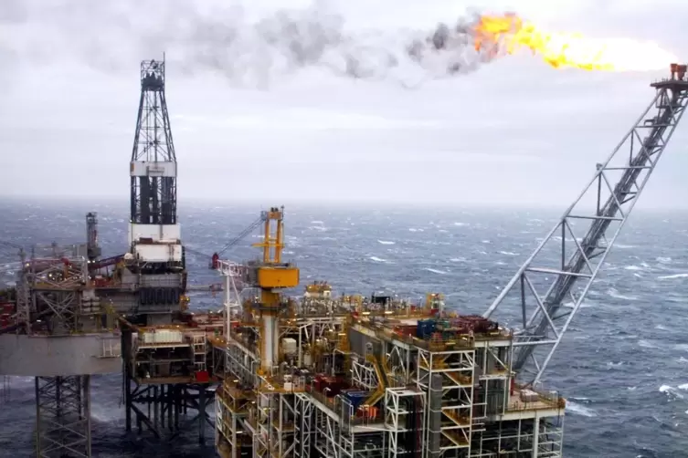 Eine Bohrinsel in der Nordsee: Die Preise für Öl kennen seit Monaten nur eine Richtung – nach oben. 