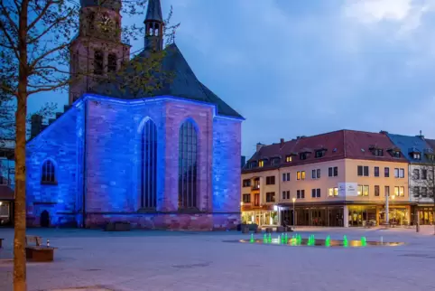 Nachdem am Samstagabend ein 35-Jähriger am Zweibrücker Alexanderplatz schwer verletzt wurde, hat die Kriminalpolizei Kaiserslaut