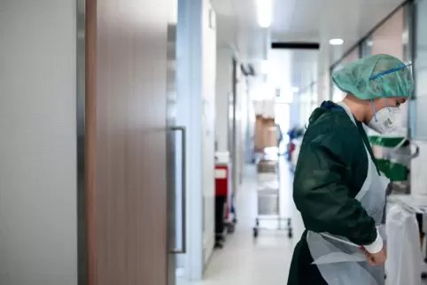 Wer in einer Klinik, der Altenpflege oder mit behinderten Menschen arbeitet,muss bald einen Impfnachweis vorlegen. 
