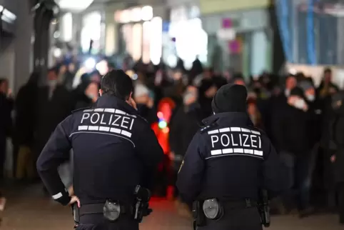 Unter Beobachtung der Polizei: sogenannte Montagsspaziergänger.