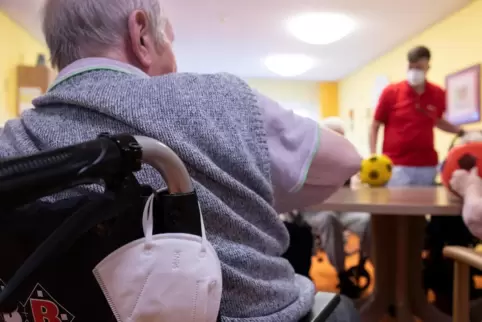 Bis Mitte März müssen Pflegeeinrichtungen ihre ungeimpften Mitarbeiter beim Gesundheitsamt melden. Doch dass im Einzelfall tatsä