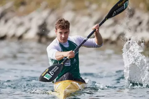  Jochen Wiehn im Kanu der Rheinbrüder. 