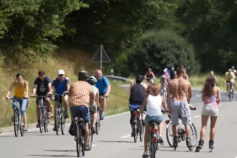 Beliebte Veranstaltung: Radler und Skater sind beim Autofreien Lautertal unterwegs. 