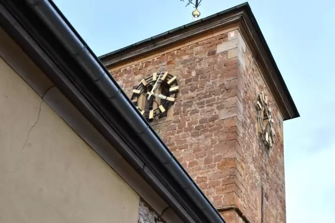 Im Fokus: der Herxheimer Kirchturm. Im Fokus: der Herxheimer Kirchturm.