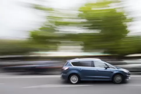 Manche Autos sind in der Bergstraße zu schnell unterwegs.