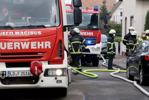 Bei Bränden wie kürzlich an der Landauer Horstschanze müssen möglichst viele Wehrleute greifbar sein. Eine taktische Einheit in 