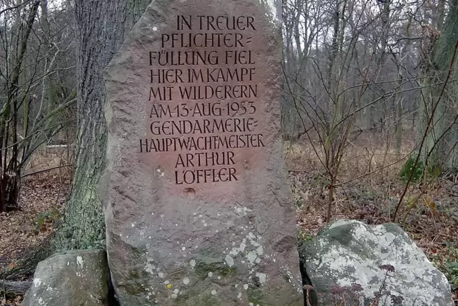Gedenkstein im Ordenswald: Der getötete Arthur Löffler stammte aus Harthausen.