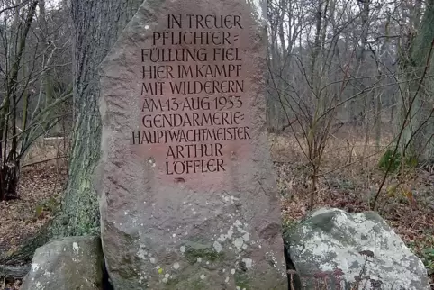 Gedenkstein im Ordenswald: Der getötete Arthur Löffler stammte aus Harthausen.