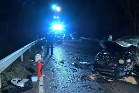 Frontal zusammengestoßen: tödlicher Unfall im Rhein-Pfalz-Kreis im Dezember 2021. 