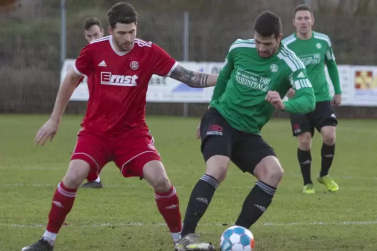 Das Stadtderby Ende November gegen die VB Zweibrücken verlor der TSC Zweibrücken (in Rot) mit 0:4. Hiervon diese Szene mit TSC-A