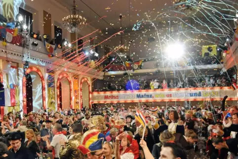 Während die „Mainz bleibt Mainz, wie es singt und lacht“-Sitzung 2022 – unter Coronauflagen – noch nicht aufgezeichnet ist, erin